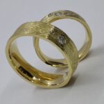 Alianza textura madera y diamantes