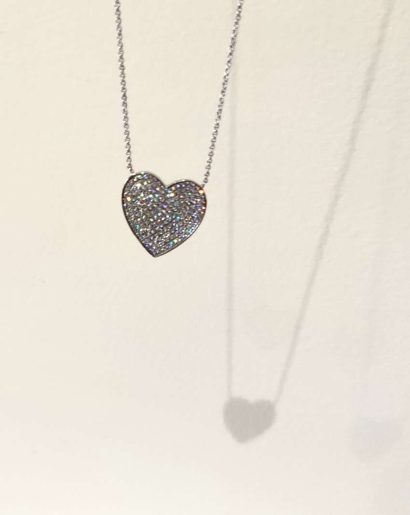 Colgante de corazón con circonitas con cadena