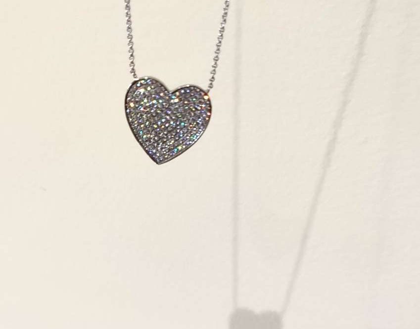 Colgante de corazón con circonitas con cadena