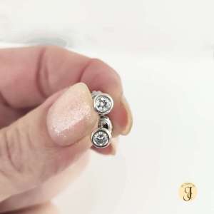 Pendiente de oro blanco Chaton