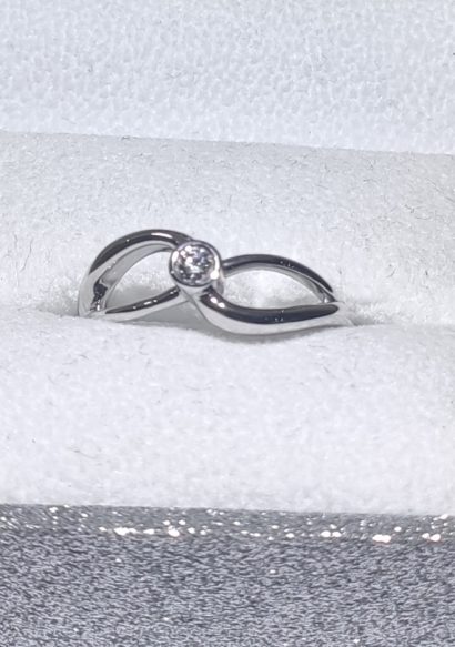 White gold Engagement ring