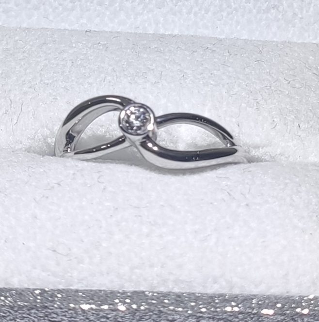 White gold Engagement ring