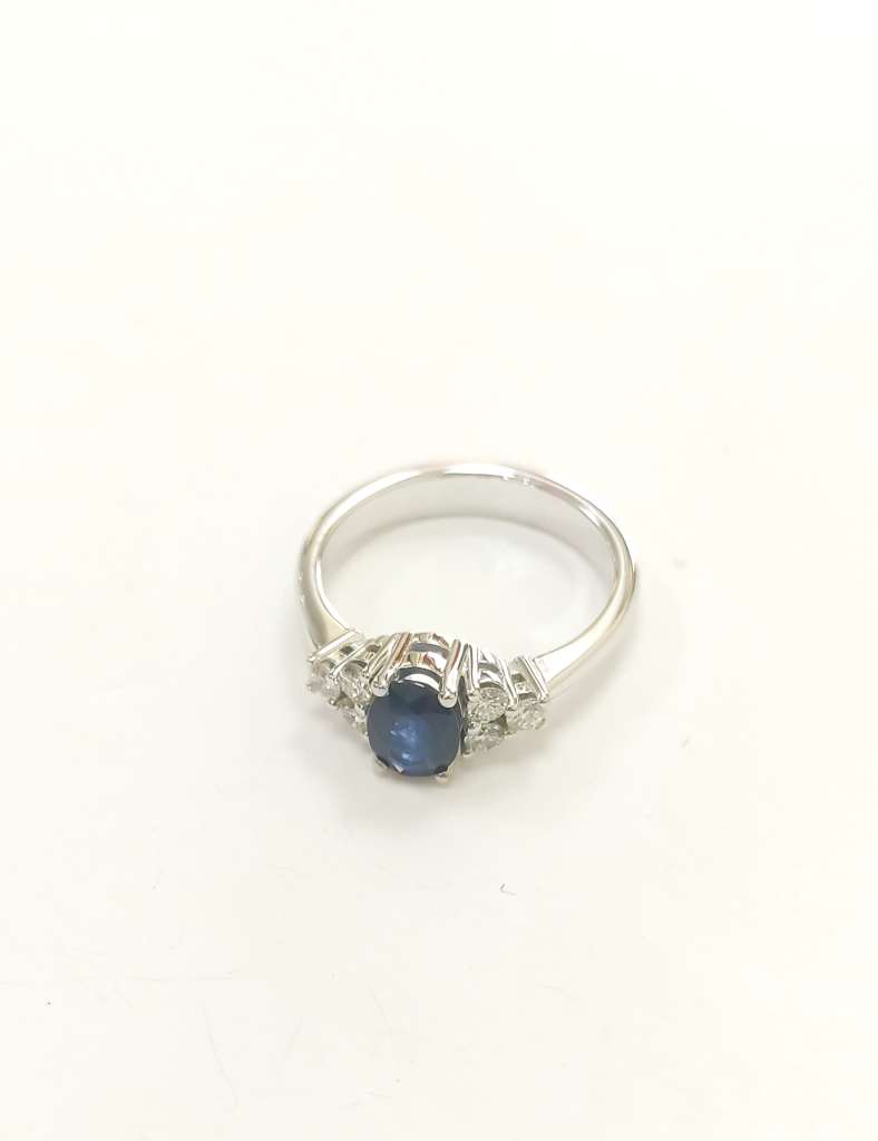 Sapphire engagement ring in white gold with diamonds JC Estepona