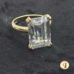 Natural rectangle zircon set iwith 4 double prawns, in yellow gold and a solid band