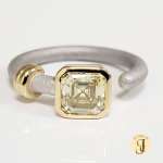 Anillo arenado oro blanco diamante